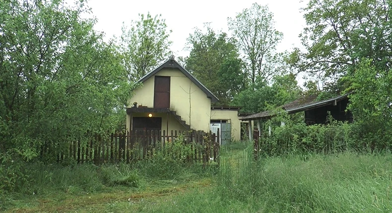 Komšije primetile da nekoga ima u kući 