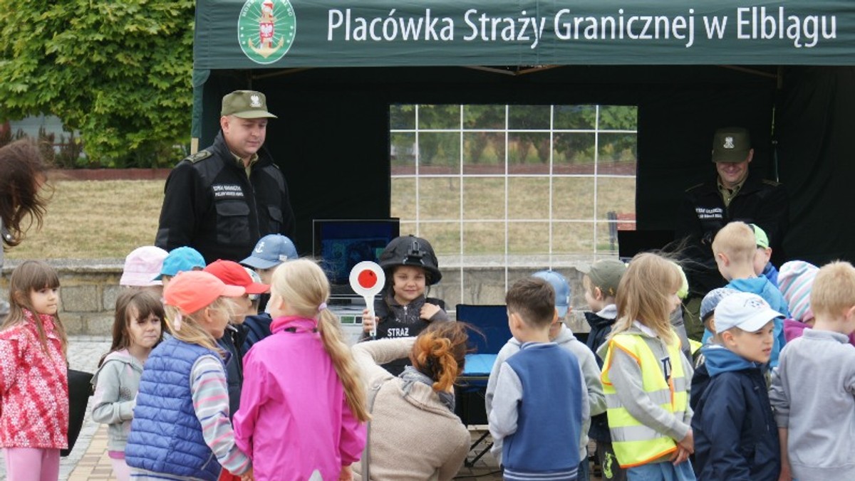 Pokażą jak dławi się bunt więźniów, ratuje ludzkie życie, wykrywa nielegalne produkty przemycane do Polski czy też unieszkodliwia ładunki wybuchowe. Mieszkańcy Elbląga i okolic będą dziś mogli bawić się na festynie mundurowym. Swoje święto organizuje straż graniczna w Elblągu, która obchodzi jubileusz 20-lecia istnienia. Jak by tego było mało, świętują także strażacy oraz żołnierze z 16 Batalionu Dowodzenia. Na imprezie nie zabraknie również elbląskich policjantów. Będzie więc ciekawie.