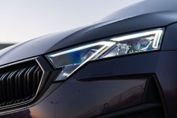 nowa skoda jest szybka, oszczędna i pojemna. pod maską silnik 2.0