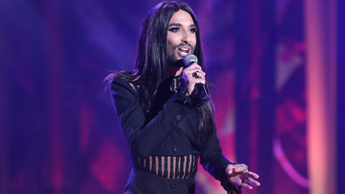 Conchita Wurst w bardzo męskim wydaniu. Zrywa z wizerunkiem drag queen?