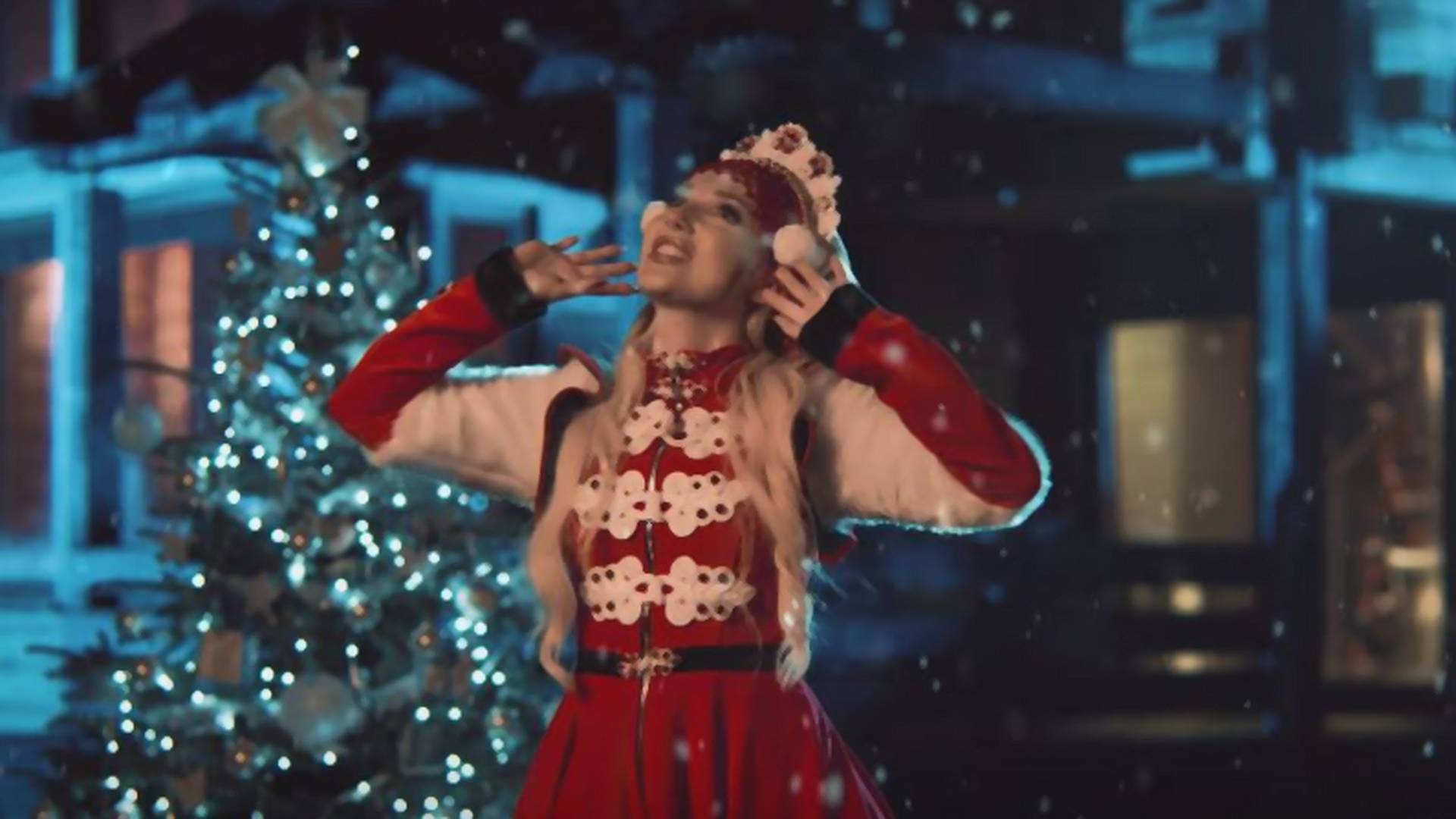 Nowa Piosenka Z Reklamy Coca Coli Cleo zaśpiewała świąteczną piosenkę Coca-Coli - Noizz