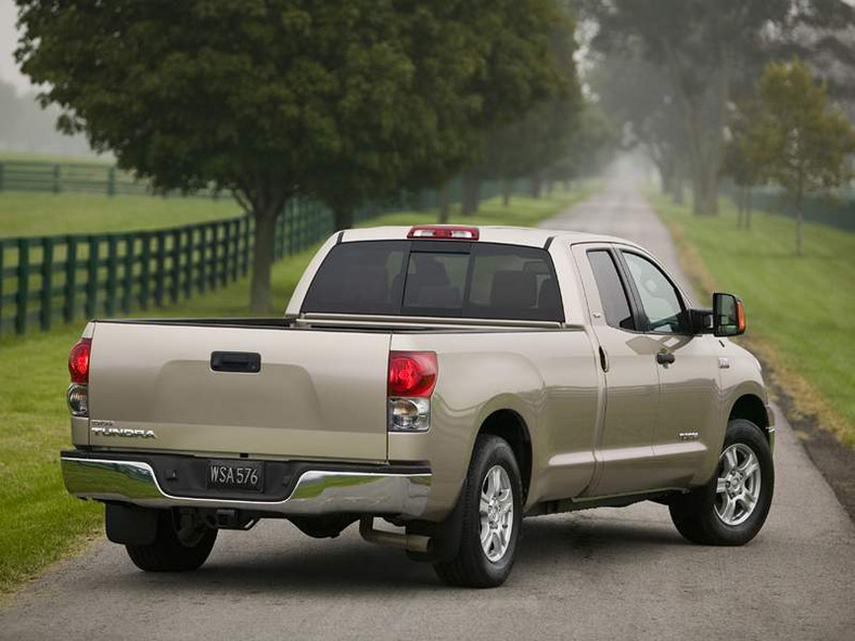 Toyota Tundra Long Bed: na jelenie i do pracy