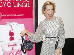 "Dzieło" makijażysty, czy samowolka? Zabójcza dawka koloru na twarzy Pauliny Smaszcz. FOTO