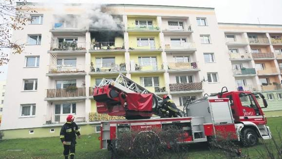 W niedzielę w bloku przy ul. Kotarbińskiego wybuchł pożar. Lokatorzy mogą mówić o sporym szczęściu, bo ogień został w porę zauważony. Ranna została tylko jedna osoba.