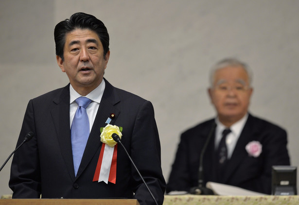 Premier Japonii Shinzo Abe EPA/FRANCK ROBICHON