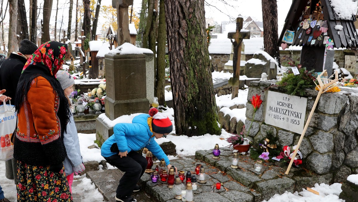 ZAKOPANE WSZYSTKICH ŚWIĘTYCH CMENTARZ PĘKSOWY BRZYZEK (grób pisarza Kornela Makuszyńskiego)