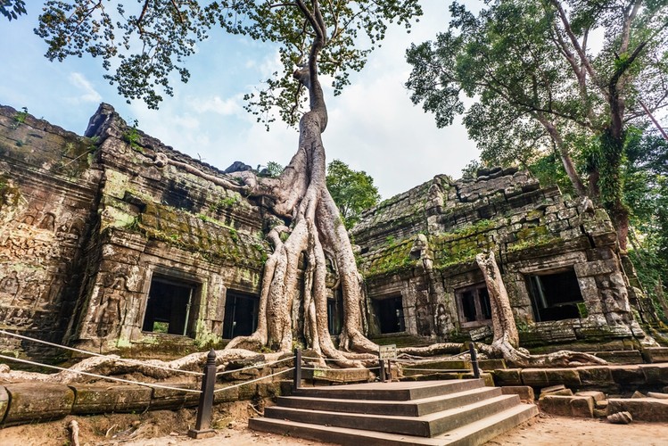 Angkor – zabytkowy kompleks miejski pozostały po dawnej stolicy Imperium Khmerskiego w Kambodży. Kompleks Angkor wpisany jest na listę światowego dziedzictwa kultury UNESCO i jest uważany za największe miasto na świecie w okresie sprzed rewolucji przemysłowej. Szacuje się, że zamieszkiwało go około miliona mieszkańców.