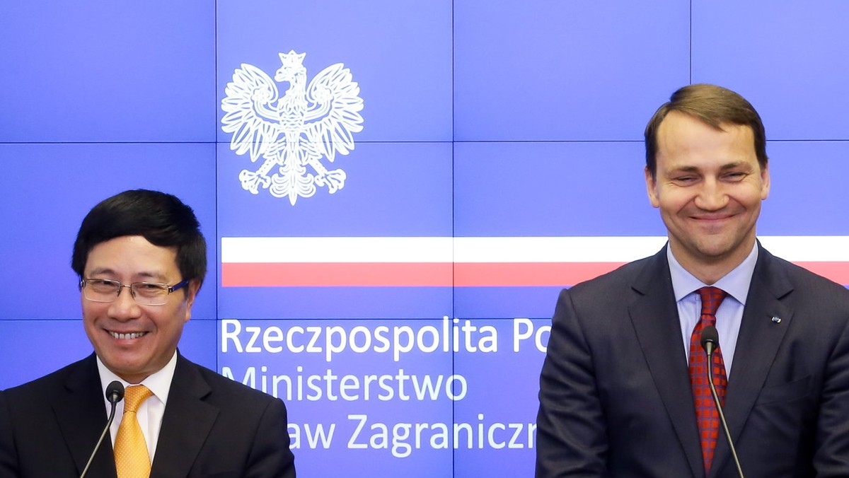 Na wzrost wymiany gospodarczej między Polską a Wietnamem liczą szef MSZ Radosław Sikorski i wicepremier Wietnamu Pham Binh Minh. Obaj politycy w piątek w Warszawie rozmawiali też o sytuacji na Ukrainie.