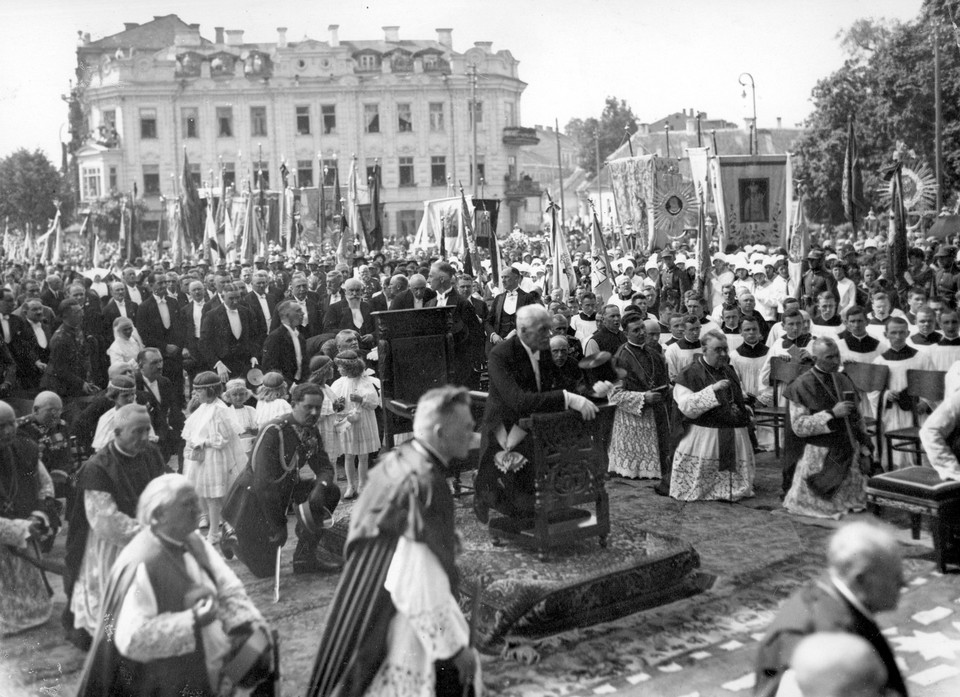Prezydent Ignacy Mościcki na uroczystościach Bożego Ciała w Wilnie, 1930 r.