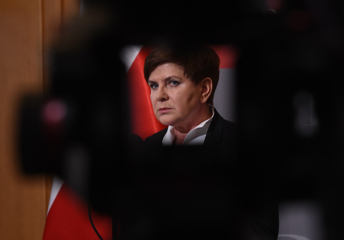 Premier Beata Szydło po spotkaniu z szefami służb mundurowych w Rządowym Centrum Bezpieczeństwa