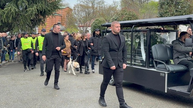 Sahranjen Duško Vujošević