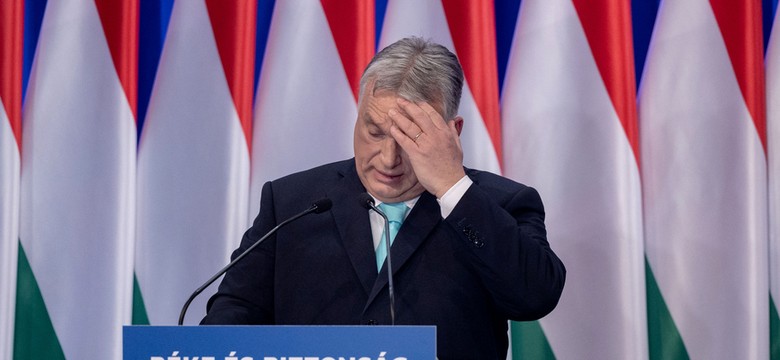 Orban pod ścianą. Ma coraz większe problemy i pokornieje