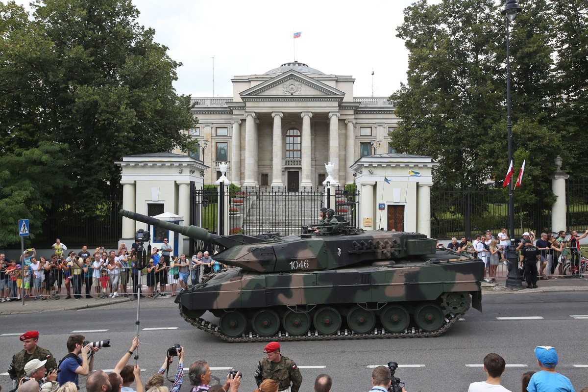 Polskie leopardy przed ambasadą Rosji