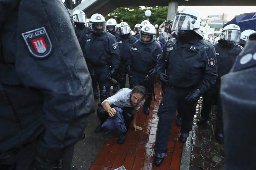 "Witamy w piekle". Starcia policji z demonstrantami przed szczytem G20 w Hamburgu