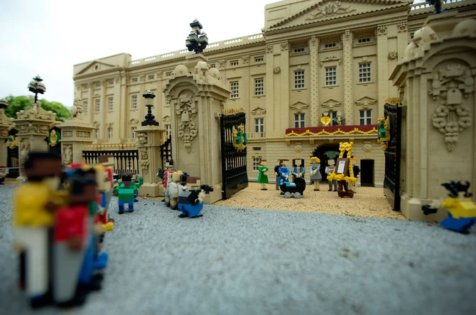 Prizor, kao što je lego i svojstveno, deluje i više nego realistično