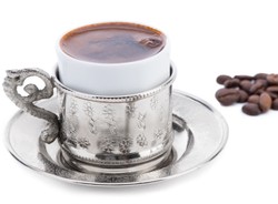 Nie pij kawy przed zakupami! Bo wydasz więcej pieniędzy