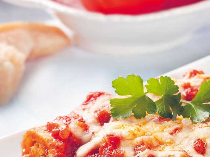 13571_stock-photo-delicious-cannelloni-with-a-rich-tomato-sauce-topped-with-melting-cheese-shutterstock_58935199