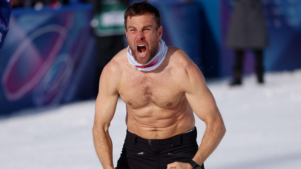 Benjamin Karl iz Austrije slavi osvajanje olimpijskog zlata u finalu paralelnog veleslaloma u vožnji borda u muškoj konkurenciji protiv Sangkjuma Kima iz Južne Koreje | Foto: REUTERS/Hannah Mckay