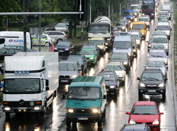 Polacy chcą jeździć na światłach cały rok