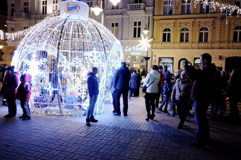 Piotrkowska świątecznie rozświetlona 