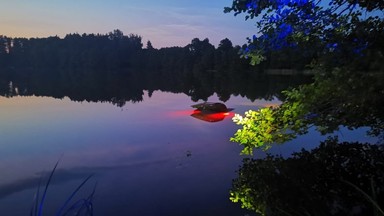 Pijany turysta wjechał samochodem do jeziora