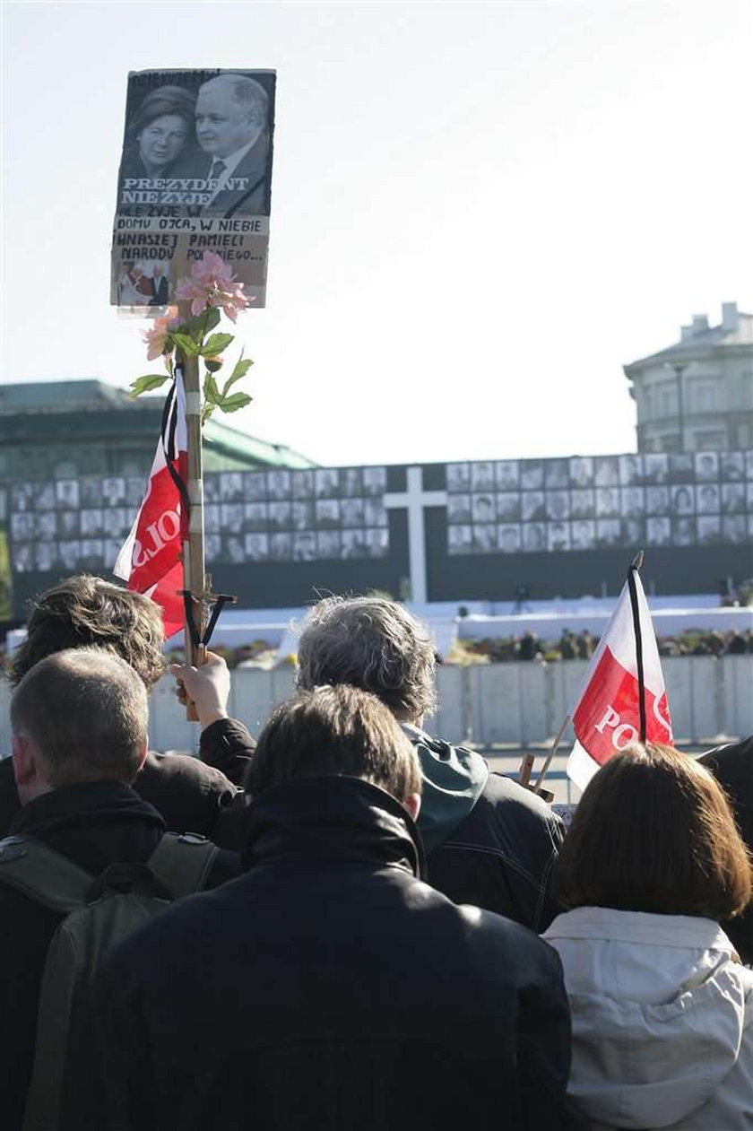 plac Piłsudksiego, żałoba, Warszawa, katastrofa, śmierć prezydenta, Lech Kaczyński, msza