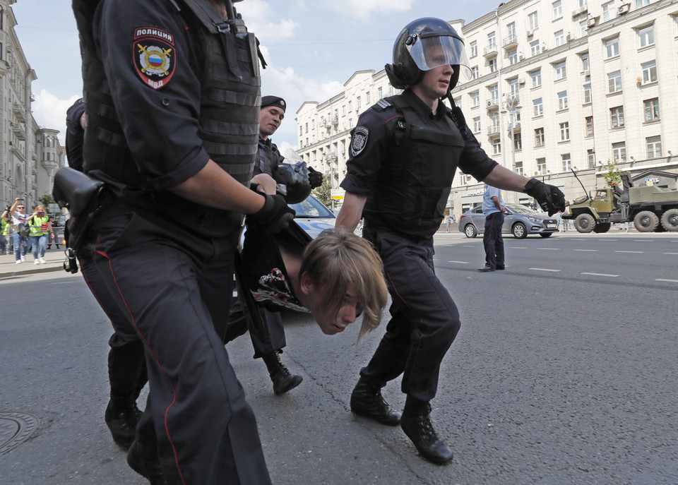 Rosja: policja zatrzymała setki osób na wiecu opozycji