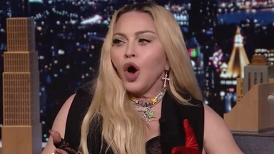 Madonna znowu szokuje. 26-latka polizała krocze piosenkarki. Później zaczęły się całować
