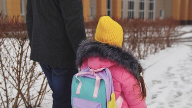 Szkoły i przedszkola zamknięte z powodu śnieżycy. Te samorządy już zdecydowały