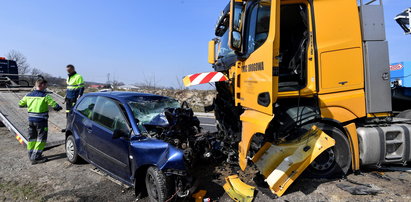 Tragiczny wypadek w Kurowie. Osobówka zderzyła się z ciężarówką