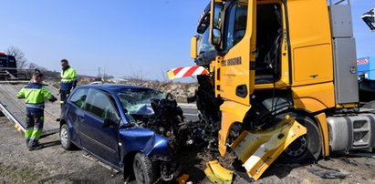 Tragiczny wypadek w Kurowie. Osobówka zderzyła się z ciężarówką