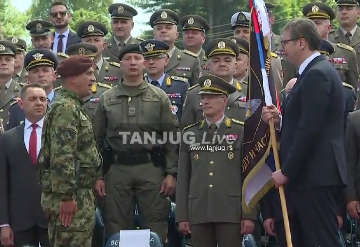 Predsednik Vučić na smotri vojske