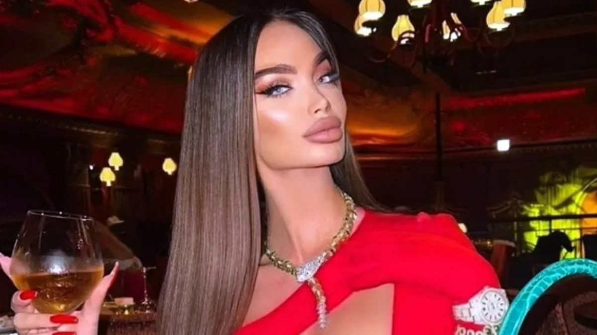 PLAVE LOKNE, MARKIRANA ODEĆA, A SAV SE UMAZAO OD ČOKOLADE Soraja objavila neodoljivu sliku sina Kana: 