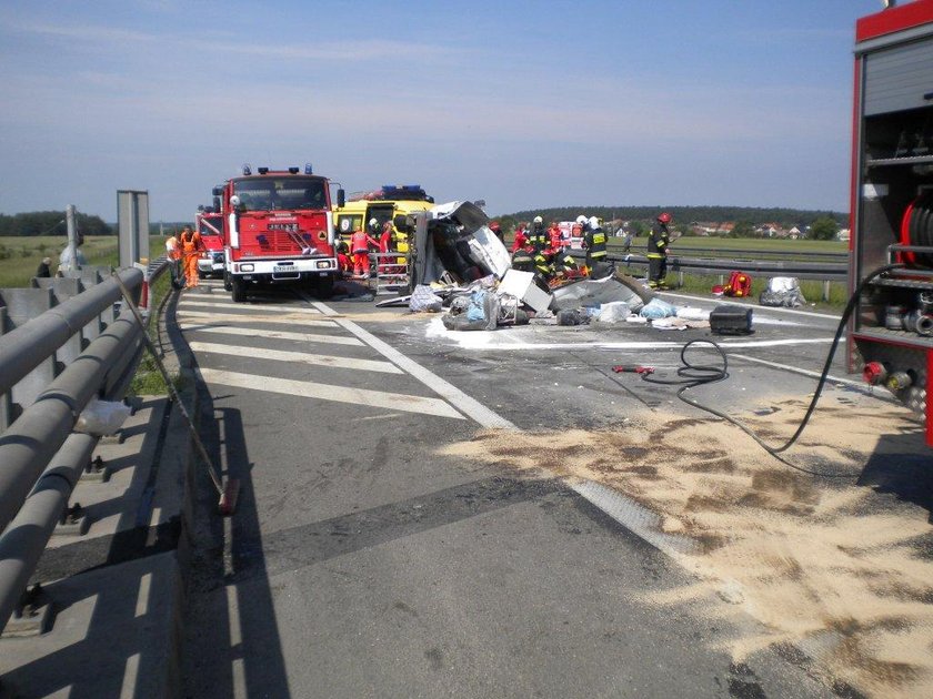 Tragiczny wypadek pod Opolem. 7 osób nie żyje! ZDJĘCIA