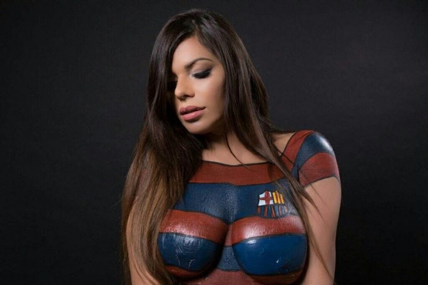 Suzy Cortez zachwyca pośladkami. Miss Bumbum jest fanką FC Barcelony!