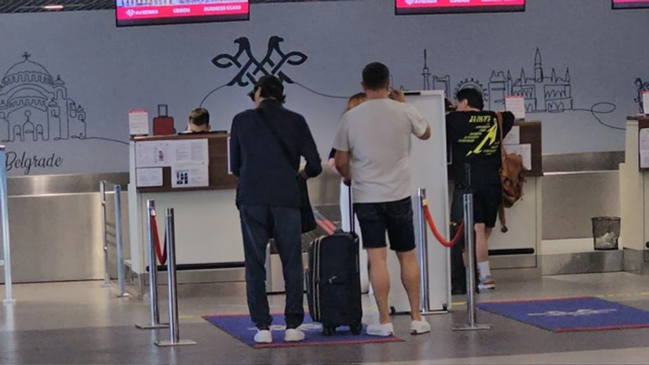 Zdravko Čolić na aerodromu