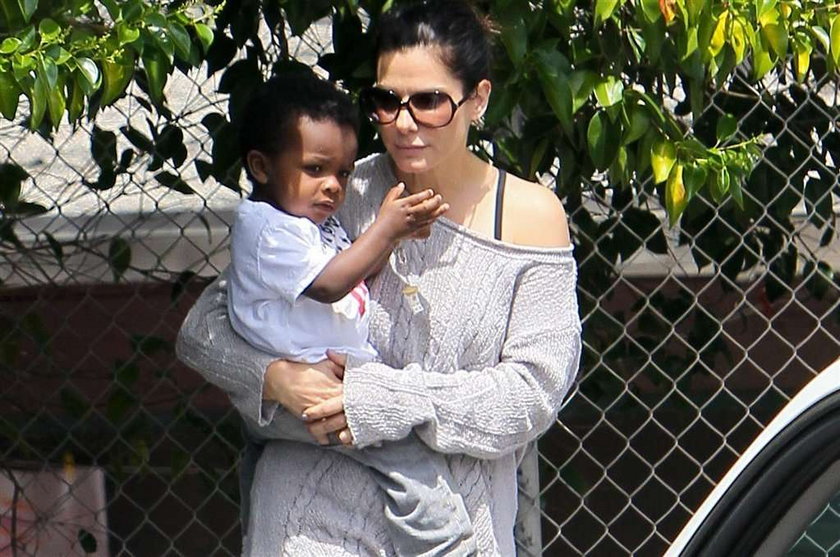 Sandra Bullock z adoptowanym synkiem. FOTO