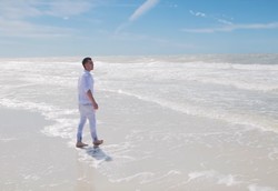 Kamil Bednarek przedstawia TELEDYSK do piosenki "Bądź przy mnie"