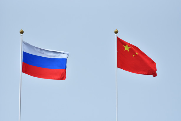 Flagi Rosji i Chin