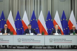 Tysiące interwencji, zalane miasta. Szef MSWiA: Najgorsze noce już za nami