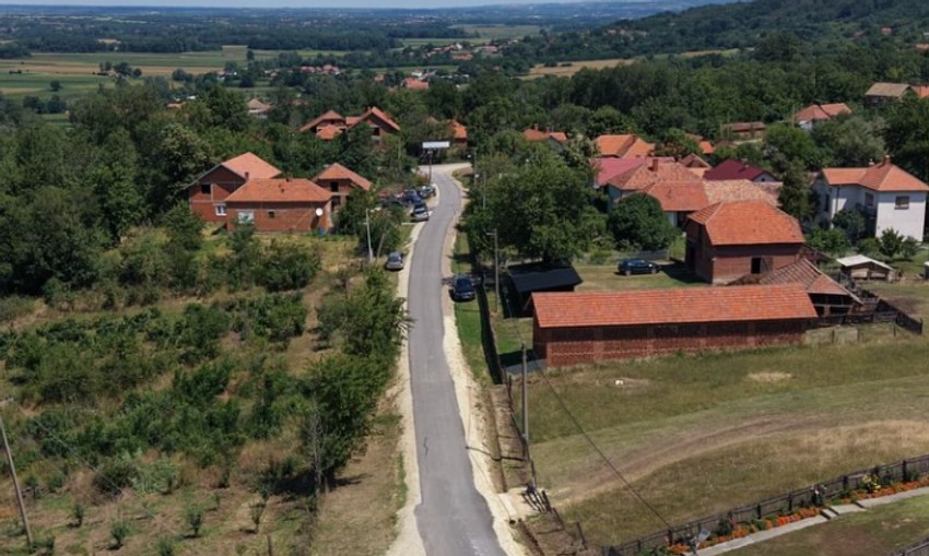 Novi asfaltni put u selu Mramorac