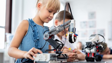 Stereotypy zabijają talenty dziewczynek do nauk ścisłych. TAK to działa