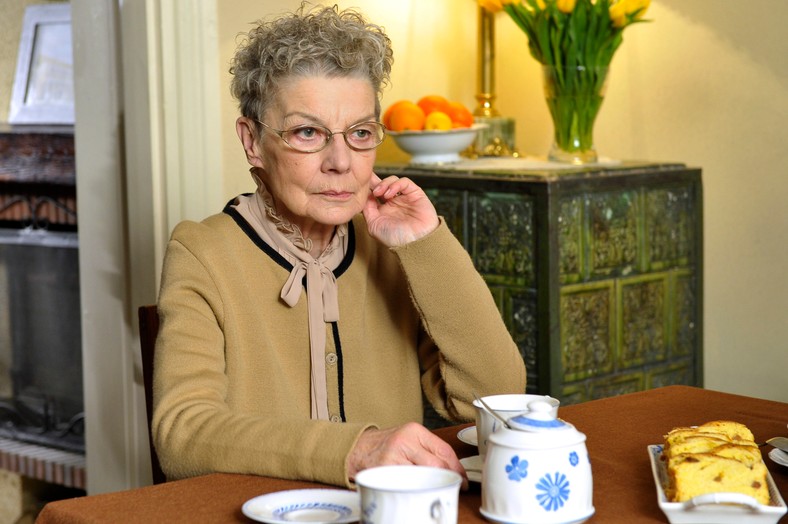 Alexandra Gorska interpreta a la abuela Lucina Willica en la serie "padre mateo"