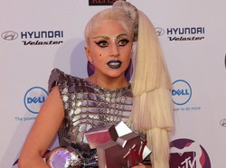 Największa skandalistka show-biznesu pochyla się nad losem dzieci