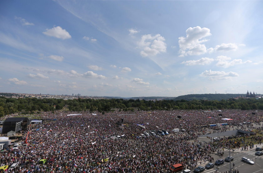 Ćwierć miliona Czechów wyszło na ulice