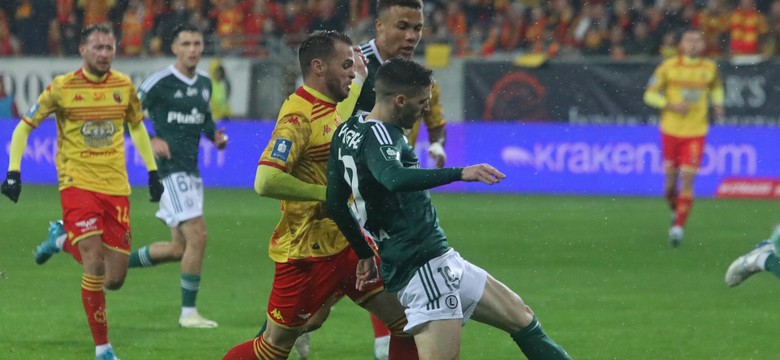 Ekstraklasa. Legia czwarty raz z rzędu bez wygranej. Marciniak okradł ją z rzutu karnego