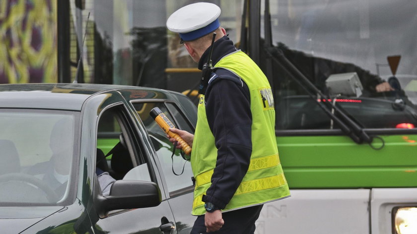 Pijana kobieta wiozła dziecko i matkę