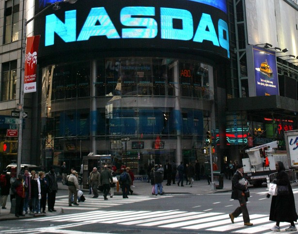 Siedziba giełdy Nasdaq przy Times Square w Nowym Jorku. Fot. EPA/JASON SZENES