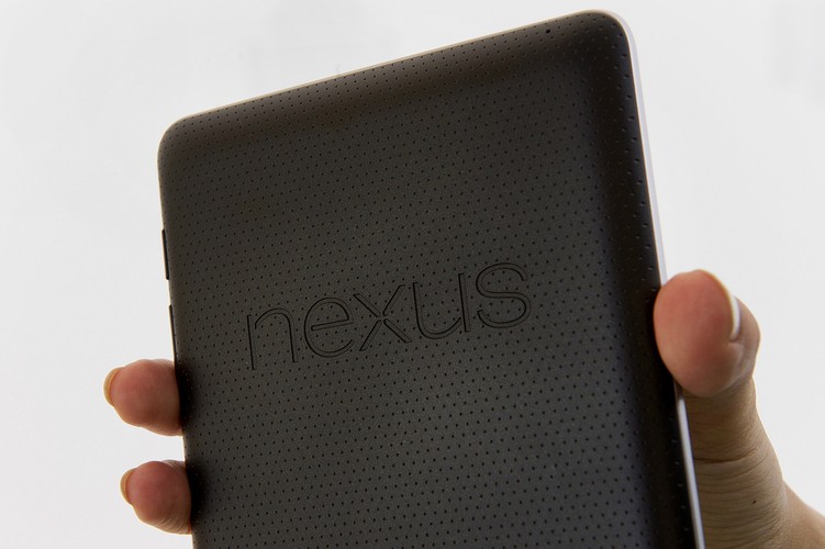 A tak Nexus 7 wygląda od tyłu