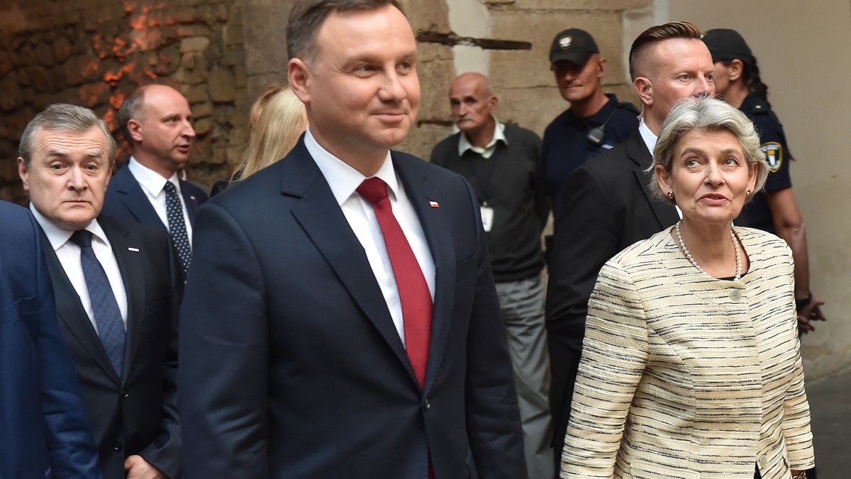 Kraków bardzo wiele zawdzięcza UNESCO - powiedział w Krakowie prezydent Andrzej Duda, otwierając sesję Komitetu Światowego Dziedzictwa UNESCO. Dziękował Komitetowi za to, że zaangażował się w latach 70. w sprawę Krakowa, gdy miasto to "ginęło w oczach".